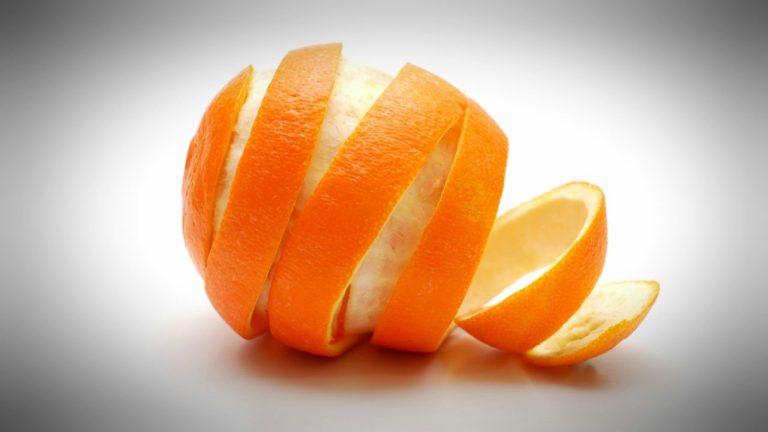 10 usos que les puedes dar a la cáscara de naranja