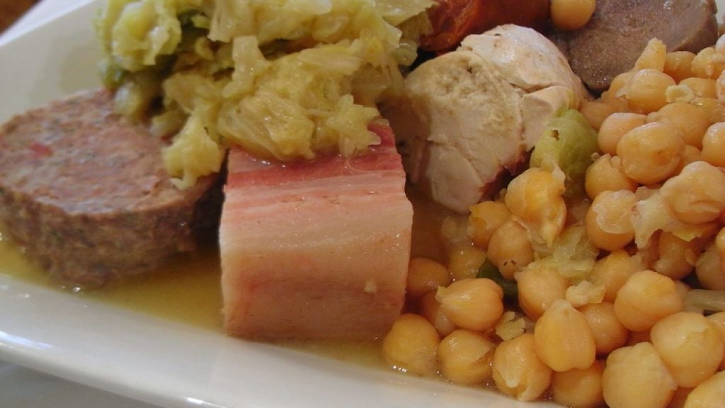 Si sigues nuestros pasos vas a cocinar un cocido madrileño especatular.