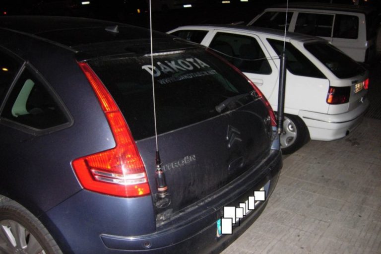 Cómo cambiar la antena del coche paso a paso