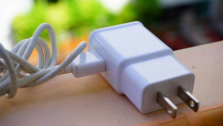 Cargador único en móviles y otros dispositivos: la última medida de la UE