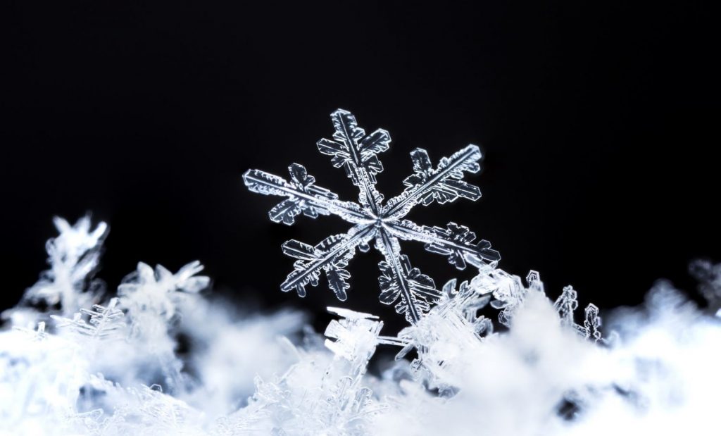 Por qué la nieve no es blanca y otras curiosidades sobre este elemento