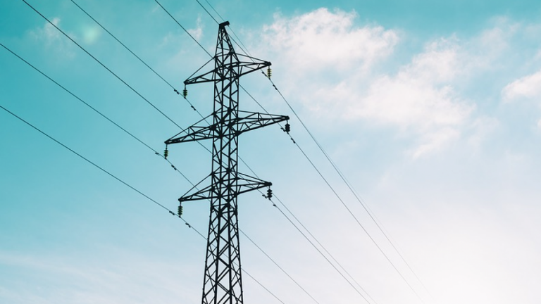 Organizaciones piden al Gobierno que acabe con los cortes de luz en barrios