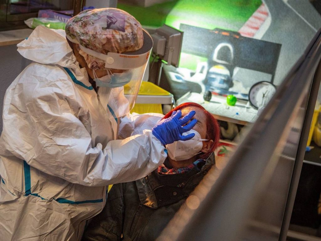 Covid británico: síntomas que diferencian la cepa británica de la Covid-19 común 51 Covid británico: síntomas que diferencian la cepa británica de la Covid-19 común