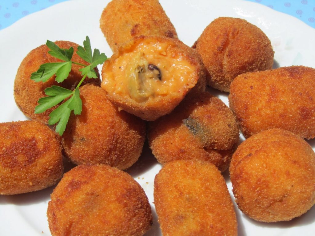 Elaboración de las croquetas de mejillones