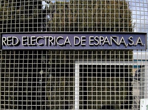 El déficit del sistema eléctrico desciende un 31,1% en un año El déficit del sistema eléctrico desciende un 31,1% en un año