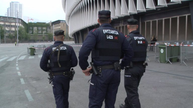 La Ertzaintza investiga la aparición de restos humanos en una montaña de Barrika