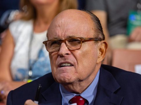 YouTube no monetizará a Giuliani por difundir teorías de fraude electoral en EEUU YouTube no monetizará a Giuliani por difundir teorías de fraude electoral en EEUU
