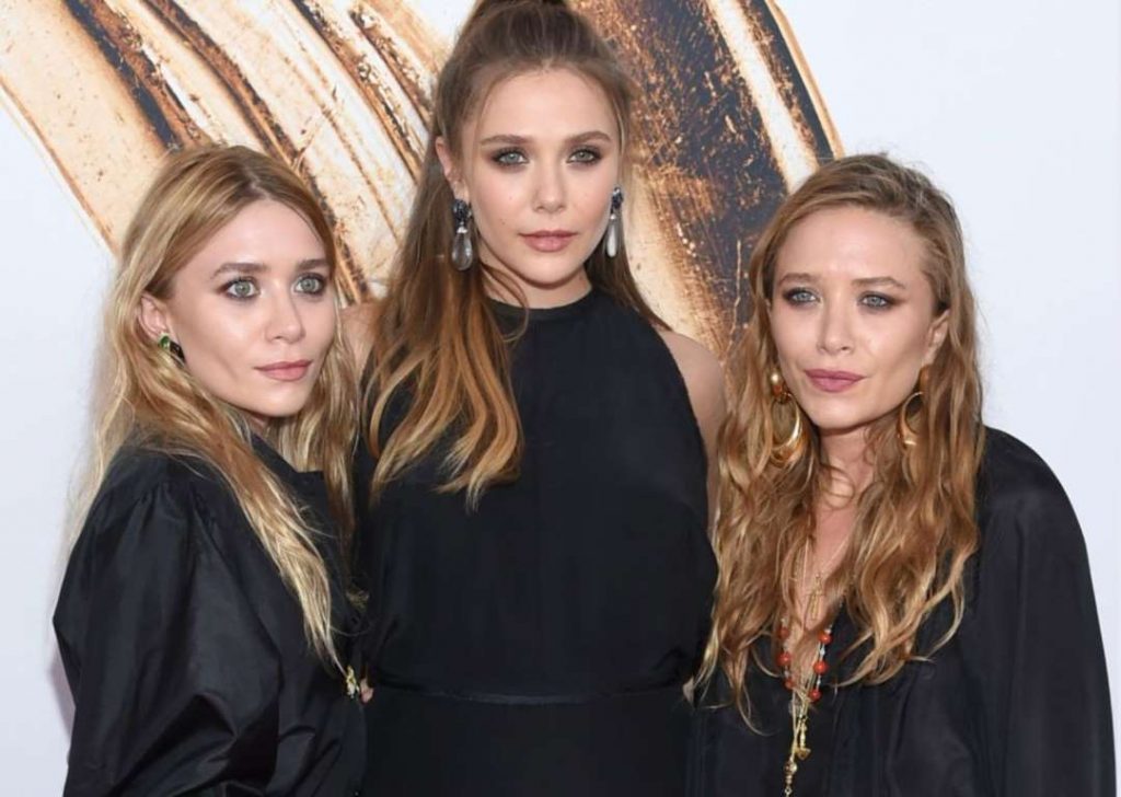 Qué fue de Mary Kate y Ashley, las gemelas Olsen de ‘Padres Forzosos’ 3 Aunque no lo parezca, Elisabeth (centro) es la menor de las tres hermanas.