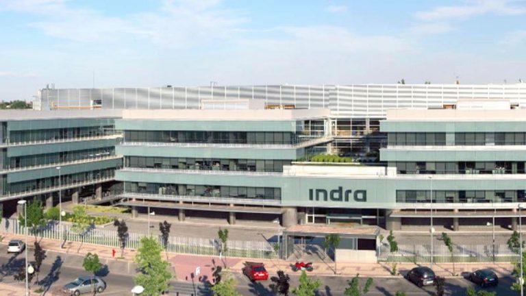 Indra reducirá sus emisiones por consumo energético un 50% en 2030