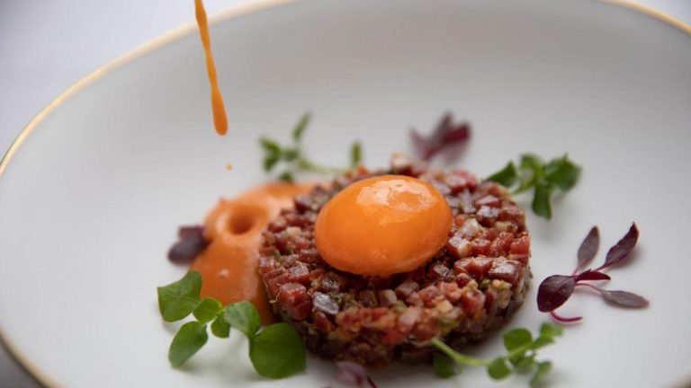 Cómo hacer un tartar de jamón ibérico y huevo