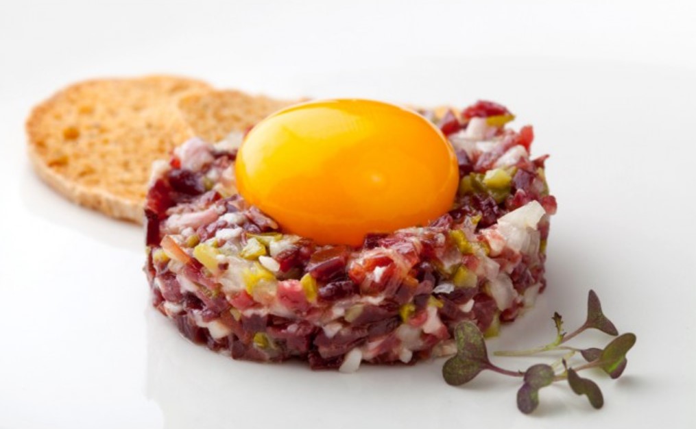 Cómo hacer un tartar de jamón ibérico y huevo 2 Elaboración del tartar de jamón ibérico y huevo