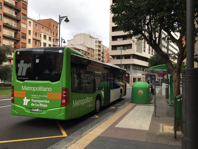 Usuarios del transporte público en La Rioja deberán estar en silencio y no hablar por el móvil