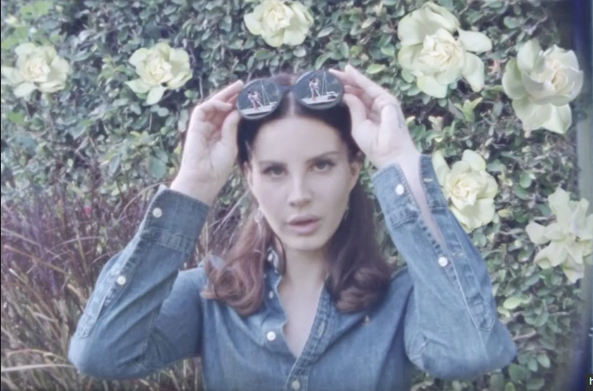 Lana del Rey Chemtrails over the country club