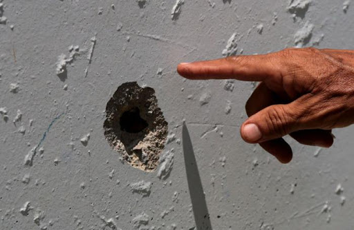 localizar los agujeros de una pared pintada