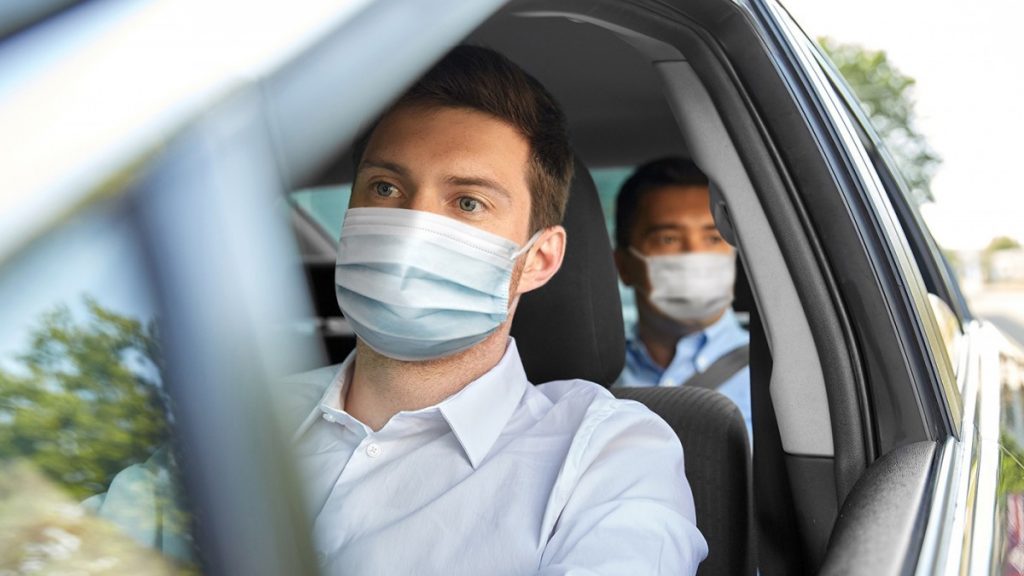 Mascarilla en el coche: ¿hay que usarla? ¿Dónde guardarla? 81 Mascarilla en el coche: ¿hay que usarla? ¿Dónde guardarla?