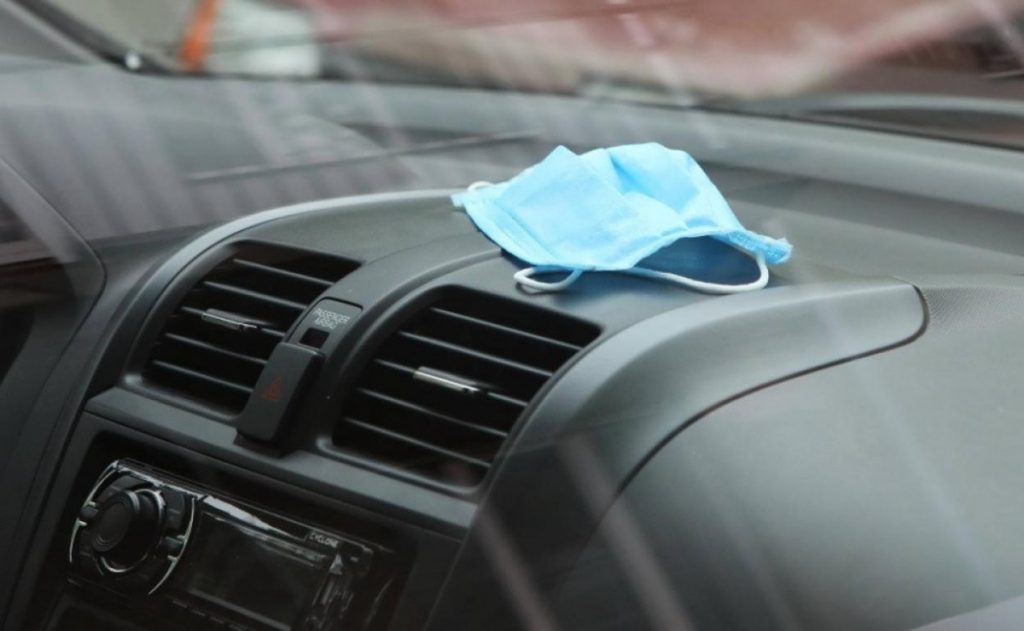 Mascarilla en el coche: ¿hay que usarla? ¿Dónde guardarla? 83 Mascarilla en el coche: ¿hay que usarla? ¿Dónde guardarla?