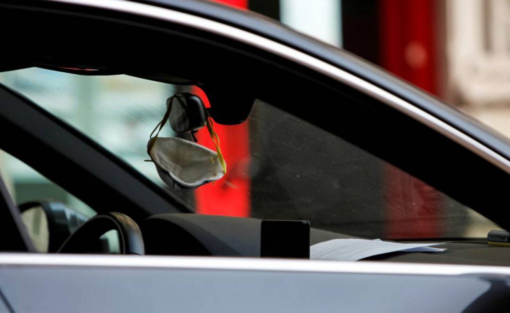 Mascarilla en el coche: ¿hay que usarla? ¿Dónde guardarla? 82 Mascarilla en el coche: ¿hay que usarla? ¿Dónde guardarla?