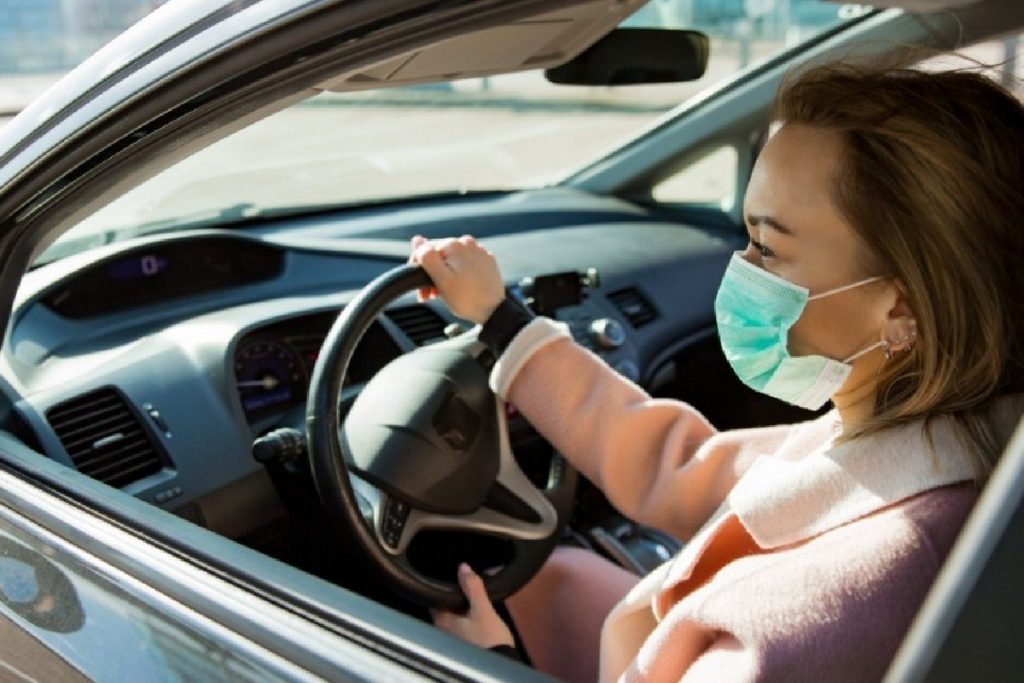 Mascarilla en el coche: ¿hay que usarla? ¿Dónde guardarla? 84 Mascarilla en el coche: ¿hay que usarla? ¿Dónde guardarla?