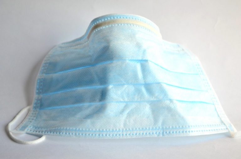 Así es la mascarilla andaluza con un 99,98% de eficacia contra la Covid