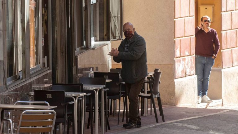 Melilla cierra la actividad no esencial a las 19,00 horas y adelanta el toque de queda