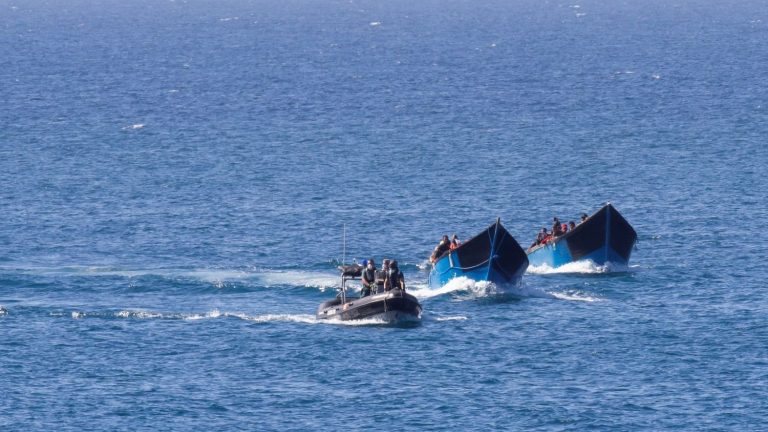 Fallecen cuatro migrantes de un cayuco llegado a Tenerife