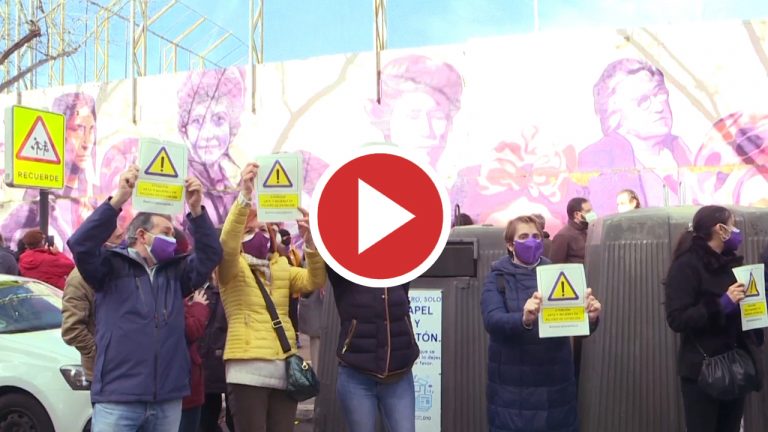 Una concentración ciudadana pide el mantenimiento del mural de La Concepción