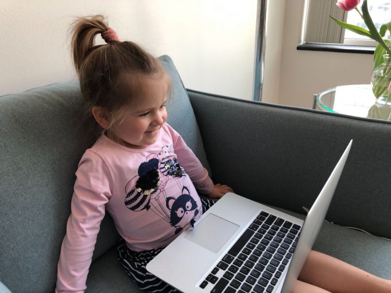 Qué son las niñeras virtuales