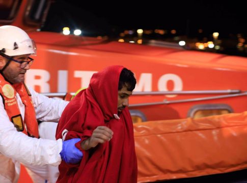 Rescatan a 43 migrantes en aguas cercanas a la isla de Fuerteventura Rescatan a 43 migrantes en aguas cercanas a la isla de Fuerteventura