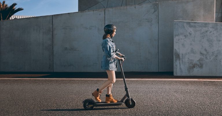 Cecotec, Xiaomi... patinetes eléctricos de grandes marcas a precios de rebajas