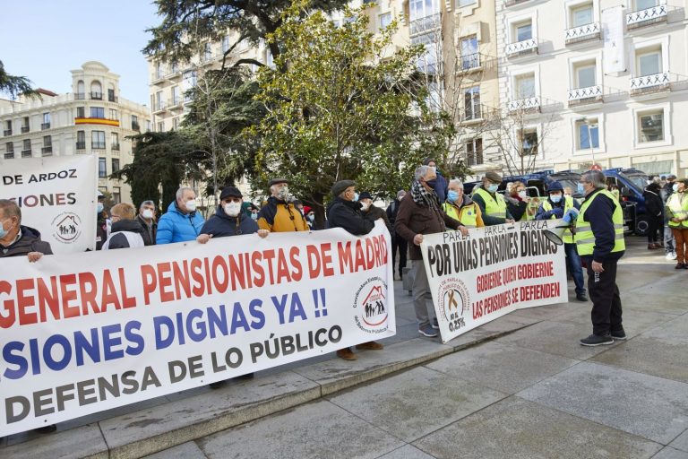 Pensionistas denuncian en Euskadi y Navarra que se use la pandemia como excusa para no atender sus peticiones