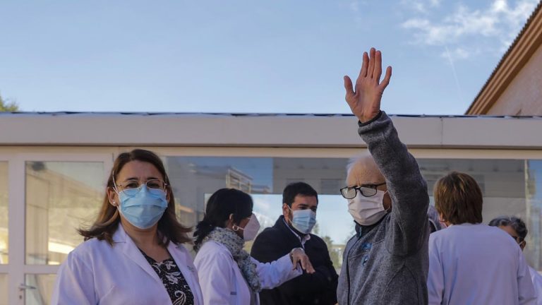 Alcalde de Rafelbunyol (Valencia) se disculpa por vacunarse de covid