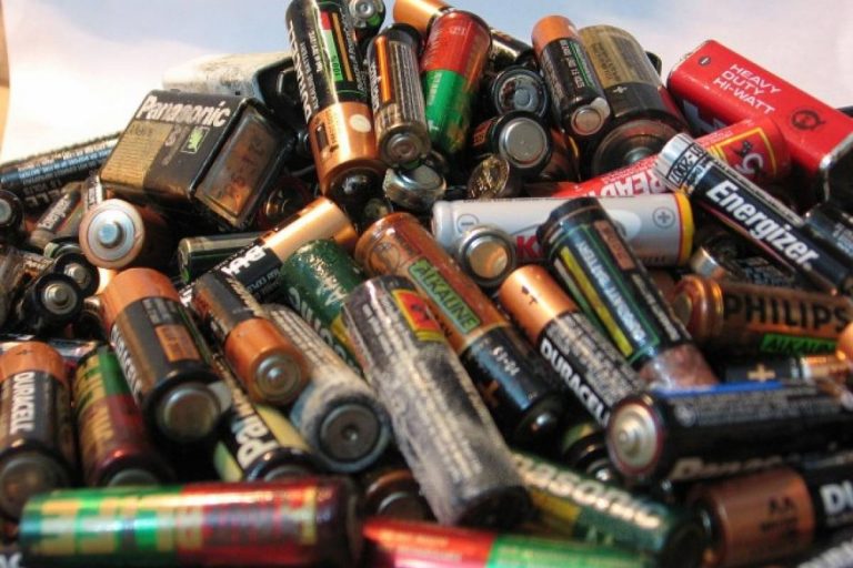 Las pilas o aparatos electrónicos con litio o níquel metal serán residuos peligrosos