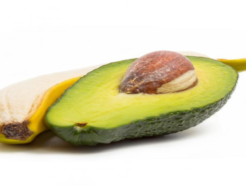 Cómo hacer una crema hidratante casera y sin parabenos para tu pelo 6 platano y aguacate