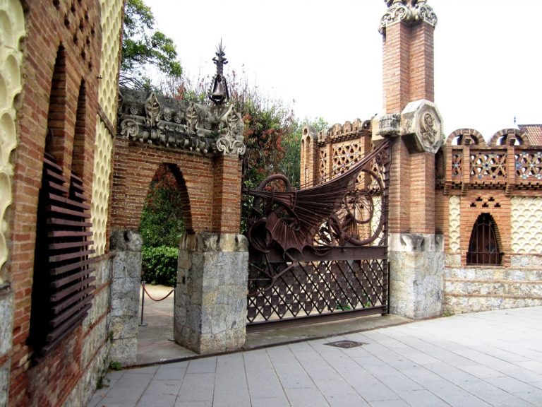 Investigadores de la UPV redactan la restauración del pabellón de la portería de la Finca Güell