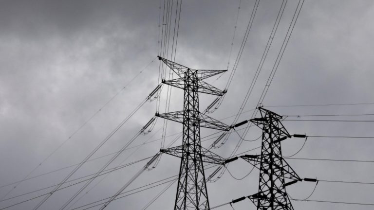 El precio de la luz baja un 34,5%, hasta los 27,5 euros por MWh