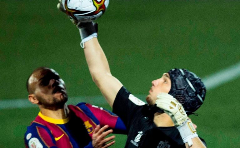 El Barça sobrevive a una prórroga y a Ramón Juan, el portero parapenaltis del Cornellá