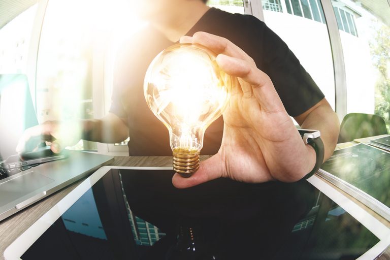 Cómo hacerle perder dinero a tu eléctrica con la subida de la luz