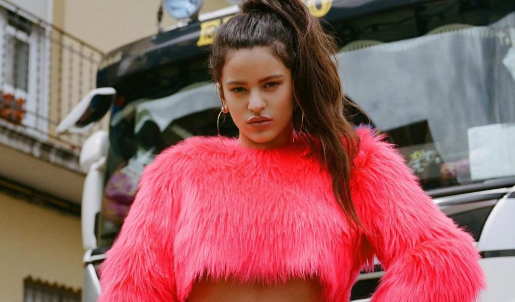 ¡Revolución en las redes! Así es la imitadora de Rosalía que lo peta (más que la original)