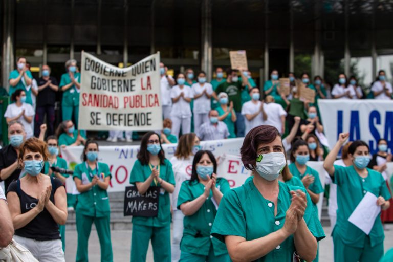 Sanitarios Necesarios tacha de 