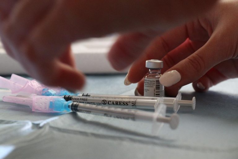 Satse exige vacunar todos los días de la semana