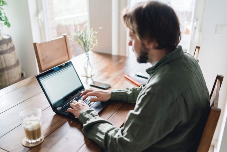 60% de los compradores viviría lejos de las ciudades si pudiera teletrabajar en casa