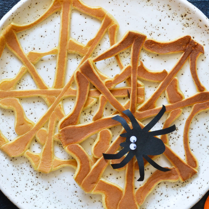 Cómo hacer unas tortitas con la forma de tus personajes favoritos 4 Deliciosas tortitas de telarañas de Spider-Man