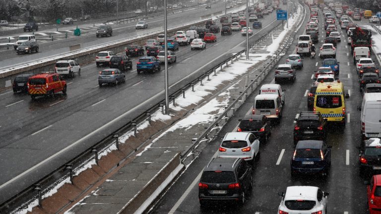 Guardia Civil comienza a retener camiones en la A-4 ante los efectos de 'Filomena'