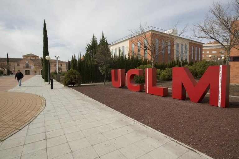 UCLM participa en un estudio que evidencia que el extracto de cuerna de ciervo es anticancerigeno