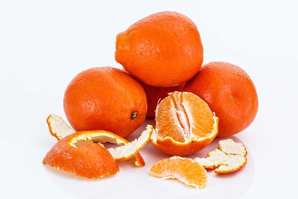 10 usos que les puedes dar a la cáscara de naranja