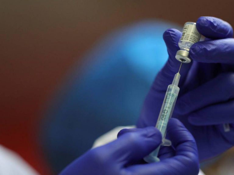 CSIF pide a las CCAA que informen sobre sus refuerzos para afrontar la vacunación