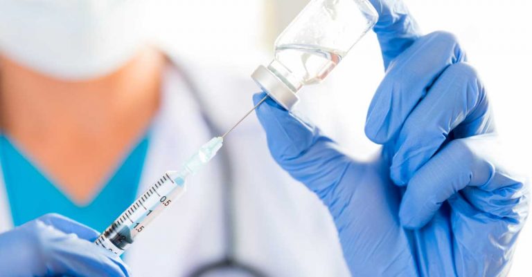 Expertos: La vacunación debe hacerse a escala global para poder frenar la pandemia