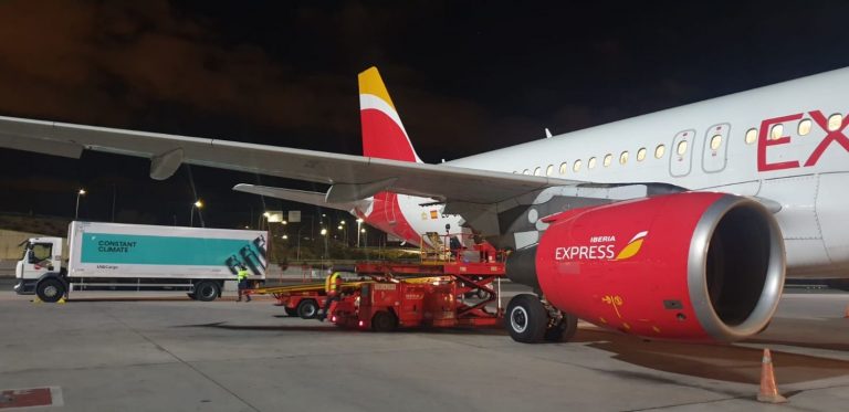 El Gobierno prevé que esta madrugada aterrice en Madrid-Barajas el vuelo con la vacuna