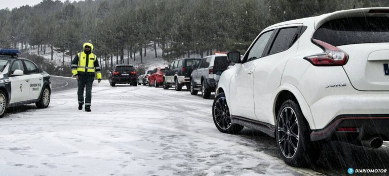 Llevar el móvil cargado, comida y una manta, entre los consejos para viajar en coche en invierno