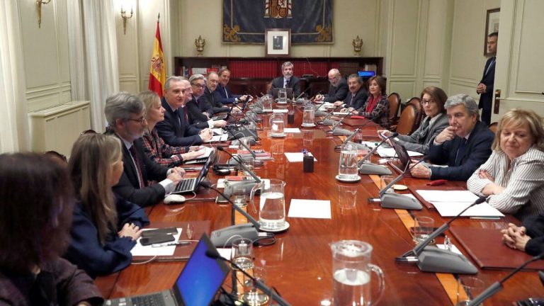 Cinco vocales progresistas acusan a la mayoría en el CGPJ de alinearse con el PP